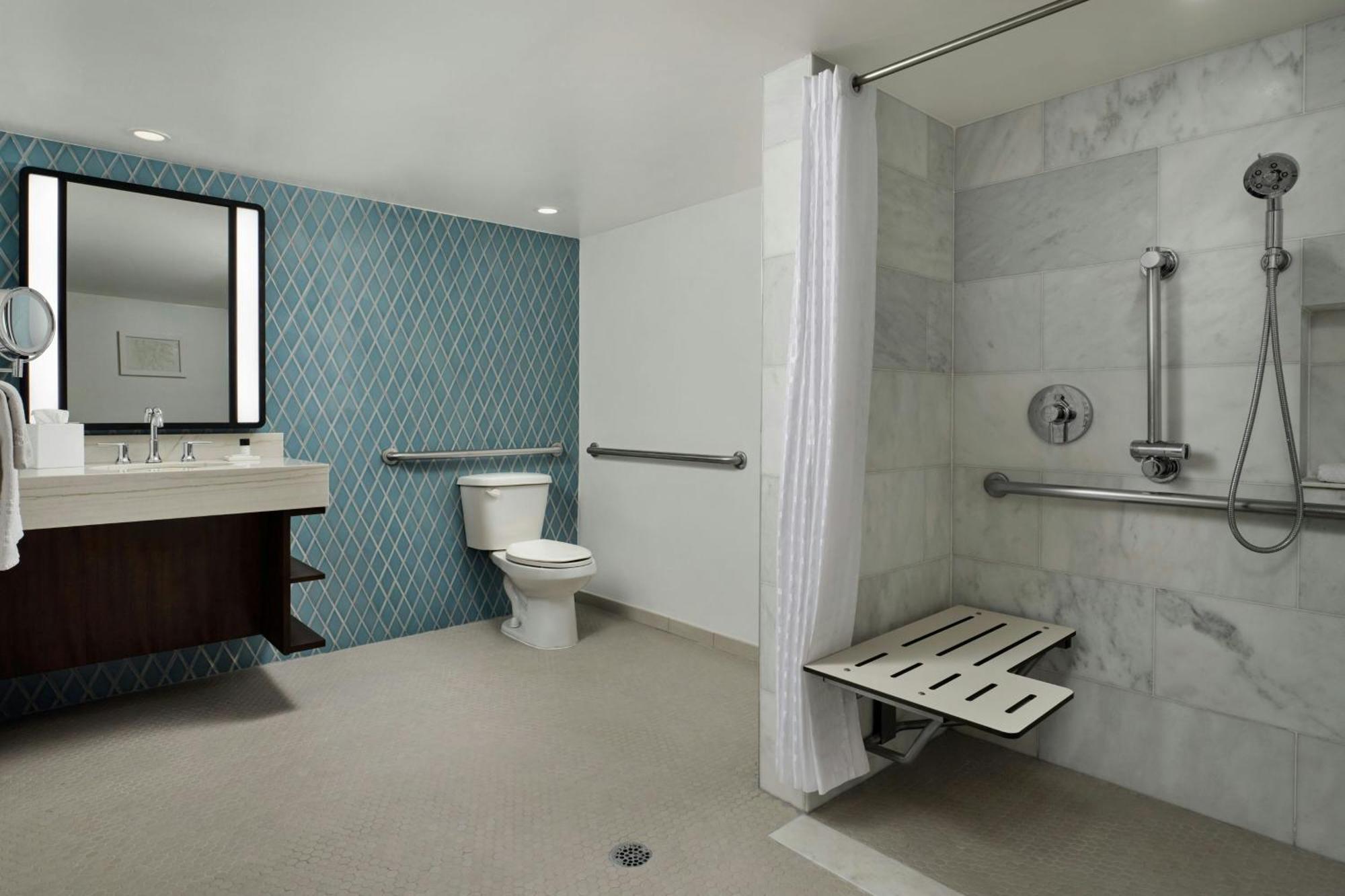 Classic Queen Room No Resort Fees,1643179145:JPEG